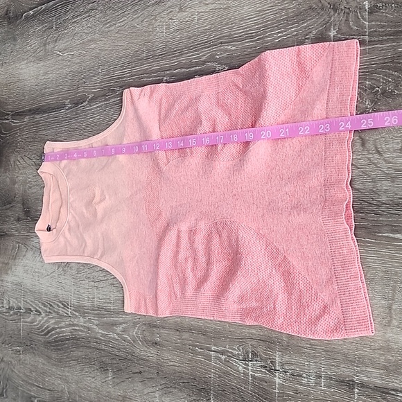 Gymshark Seamless Ombre Tank Top in Peach/Coral - Picture 5 of 8